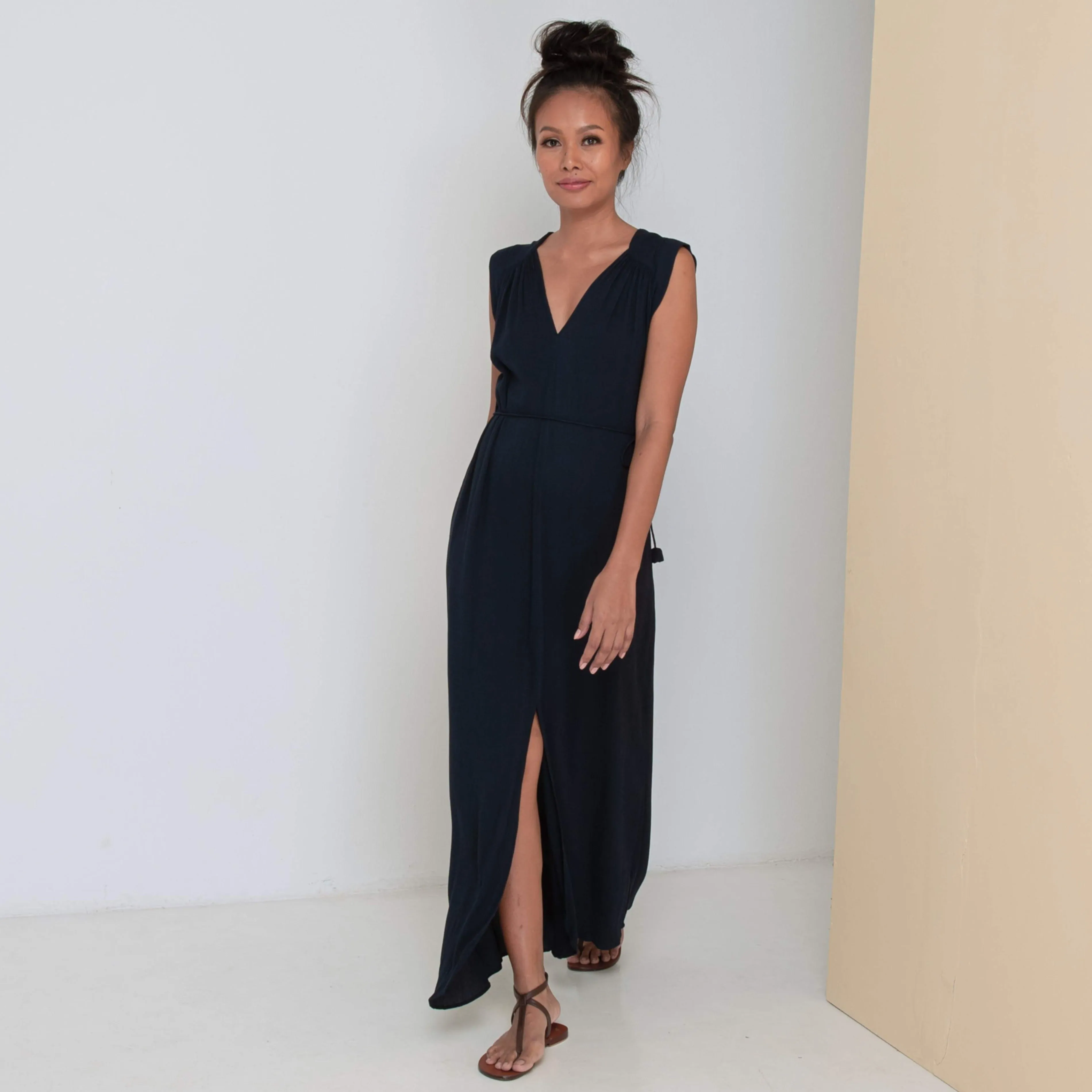 TRANSIT SLEEVELESS LONG DRESS - Crinkled Rayon | Midnight Blue