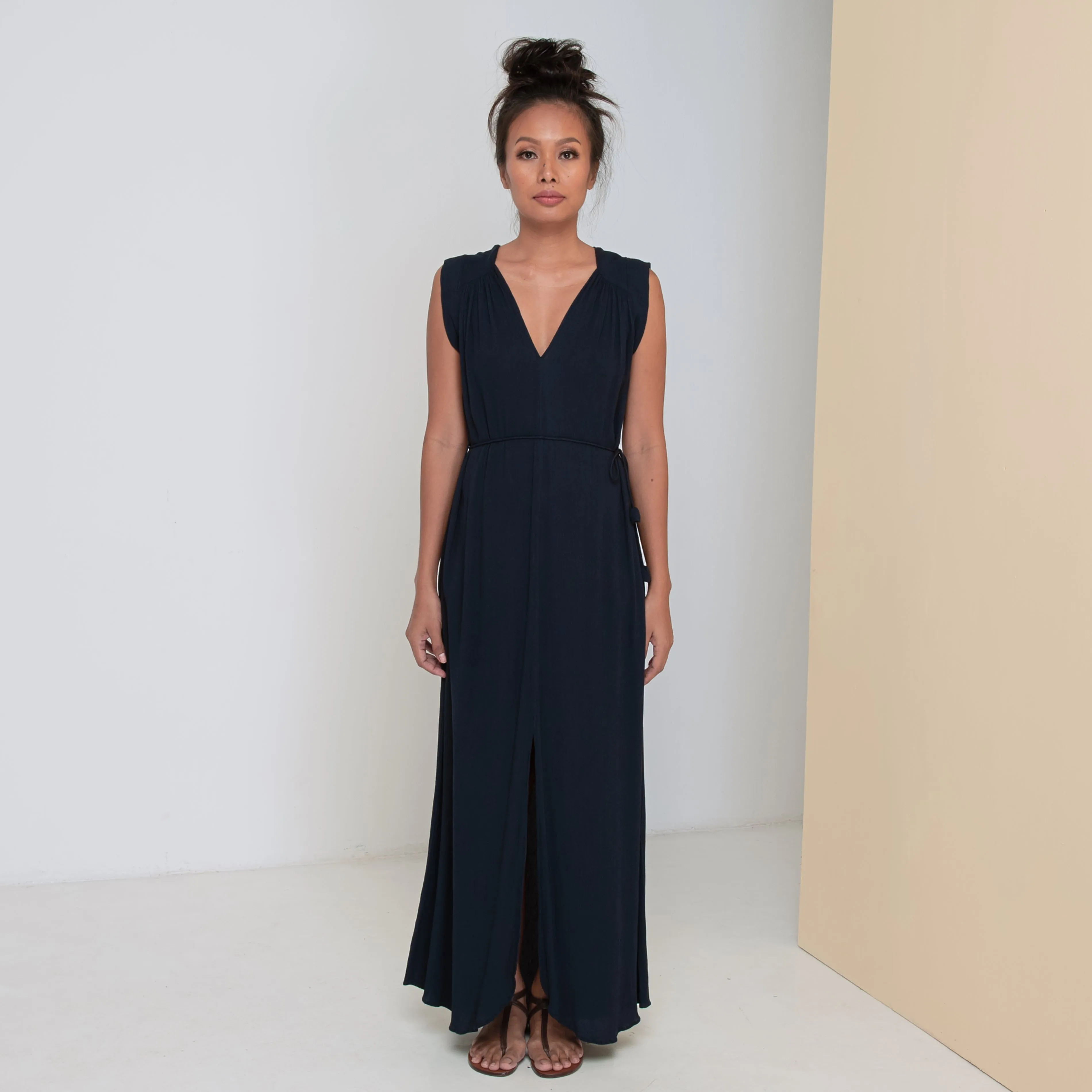 TRANSIT SLEEVELESS LONG DRESS - Crinkled Rayon | Midnight Blue