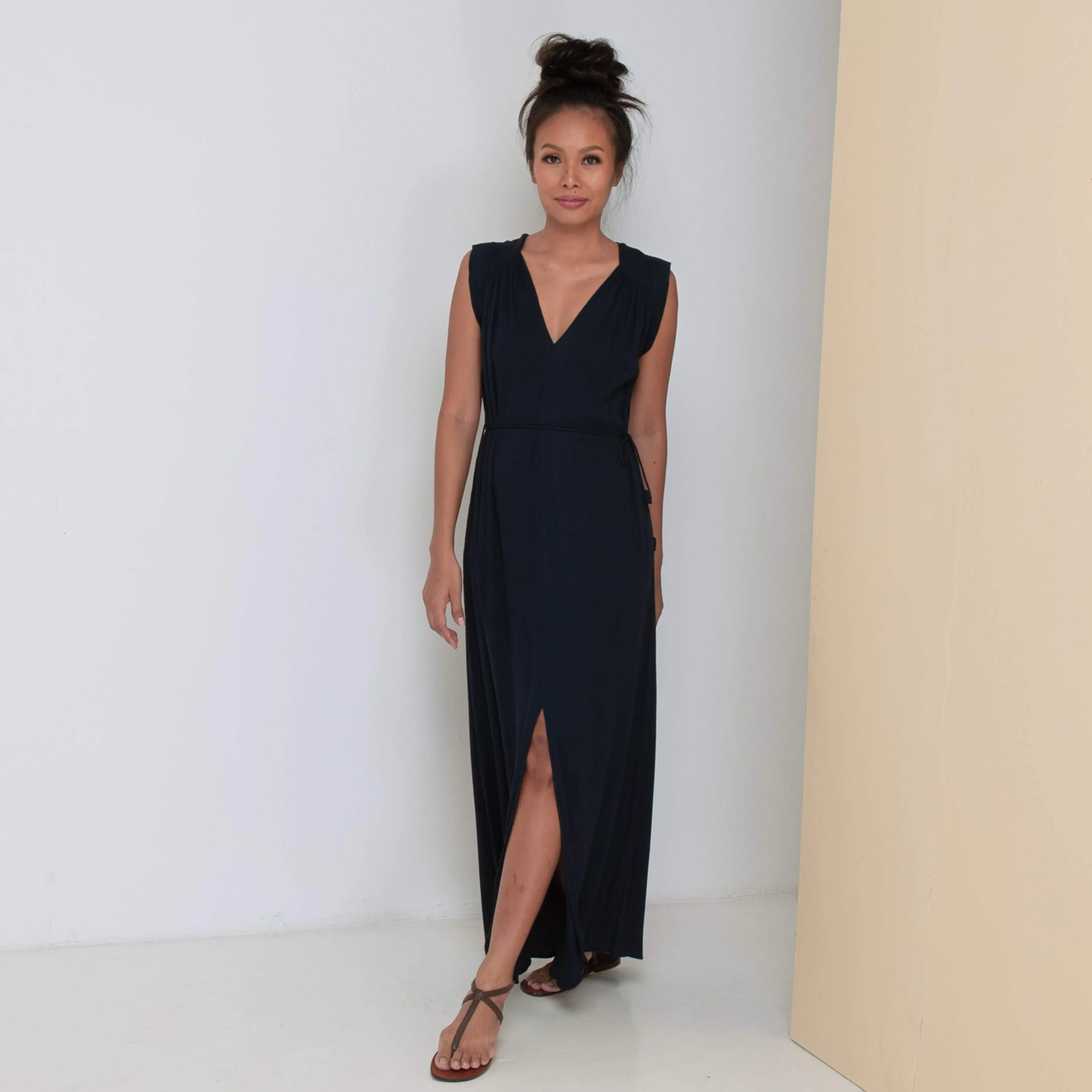 TRANSIT SLEEVELESS LONG DRESS - Crinkled Rayon | Midnight Blue